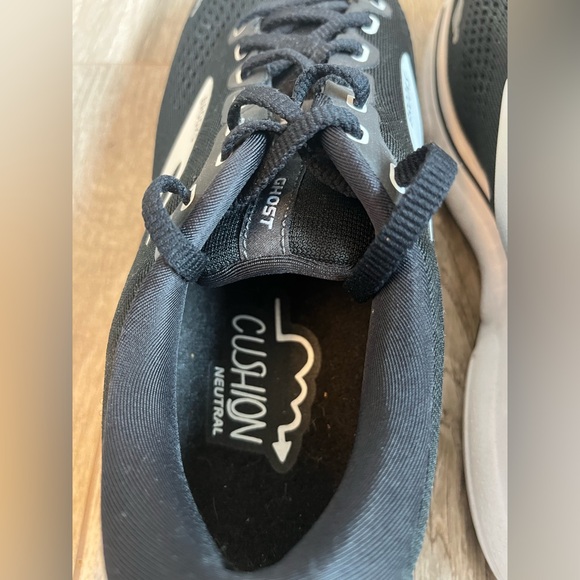 Brooks Ghost 15 Women’s Black and White Walking Running Shoes -size 8.5 - Picture 11 of 12